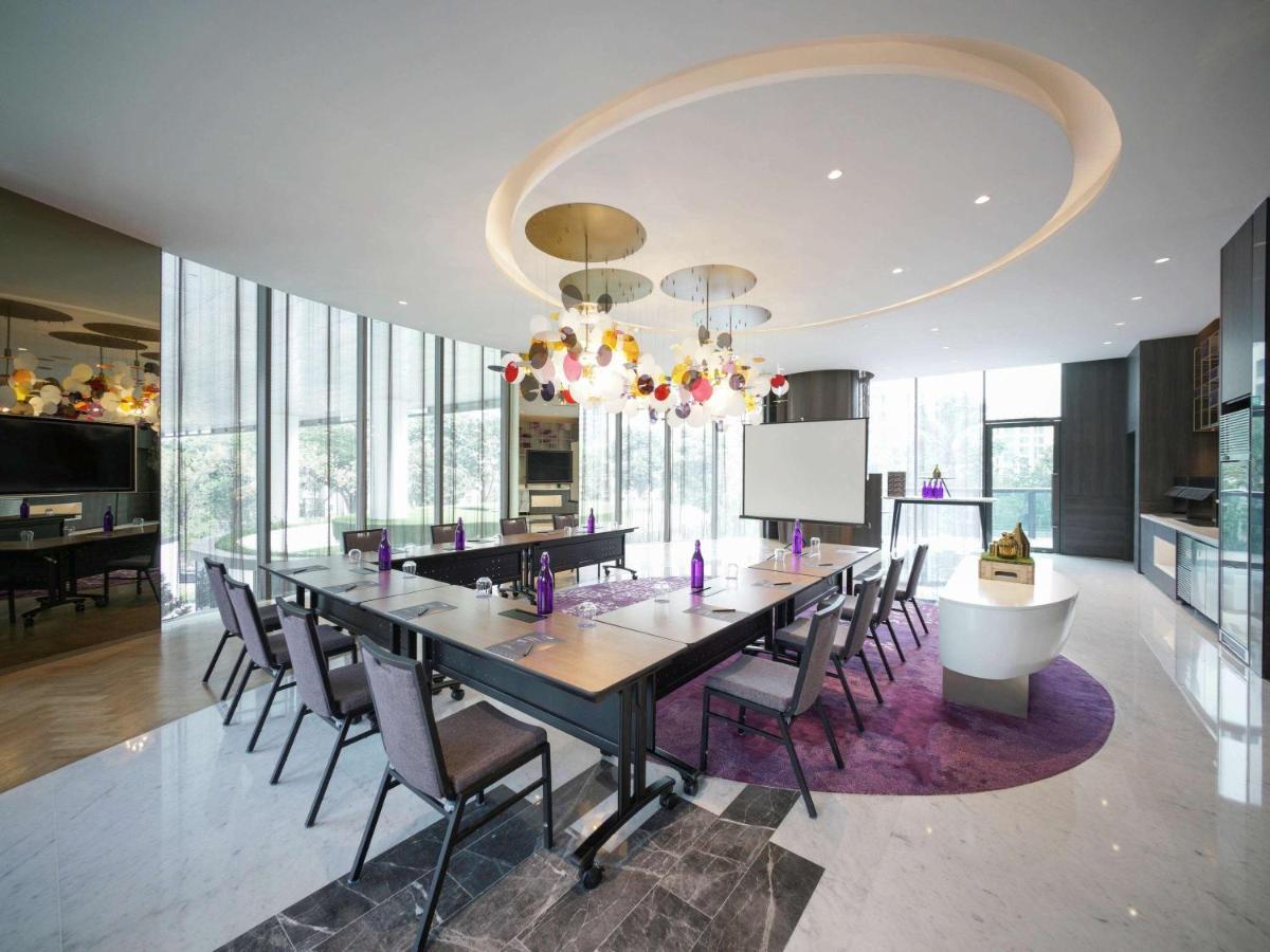 Novotel Singapore On Stevens Экстерьер фото