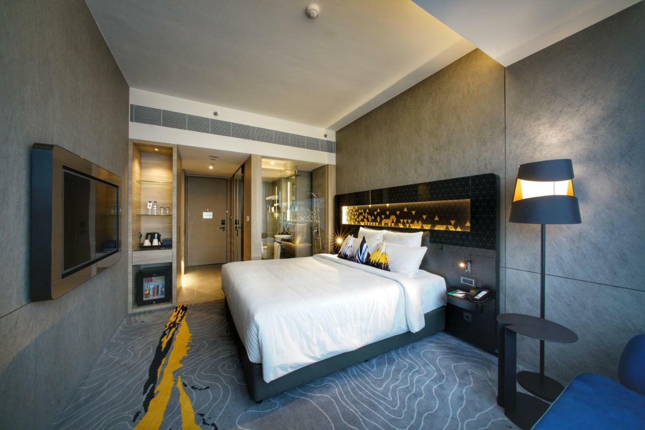 Novotel Singapore On Stevens Экстерьер фото